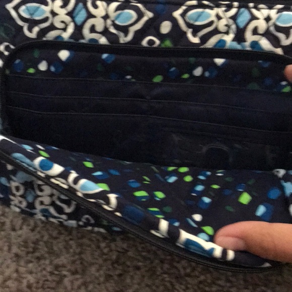 Vera Bradley cross body*NEGOTIABLE* - Picture 4 of 4